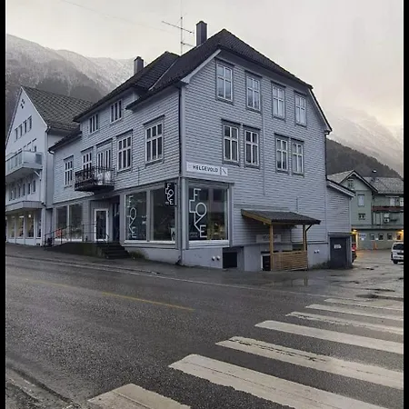 Apartment 4-bedroom With Balcony *