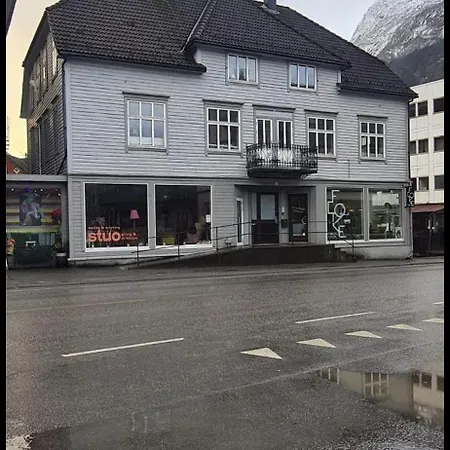 4-bedroom With Balcony