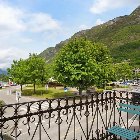 4-bedroom With Balcony Odda