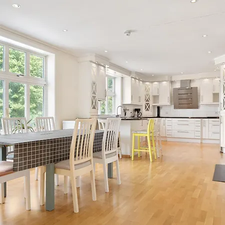 4-bedroom With Balcony * Odda