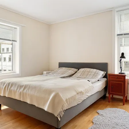 Apartment 4-bedroom With Balcony *