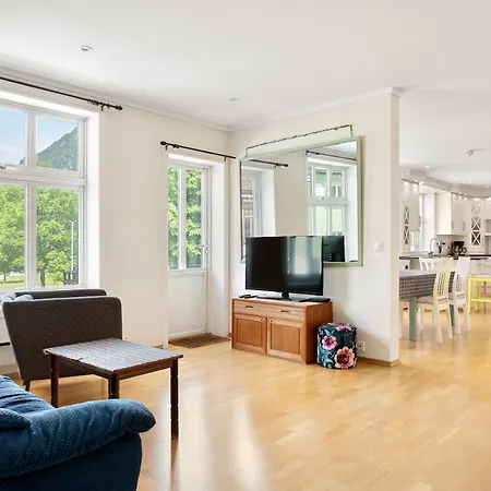 4-bedroom With Balcony Apartman