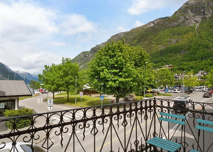 4-bedroom With Balcony Odda