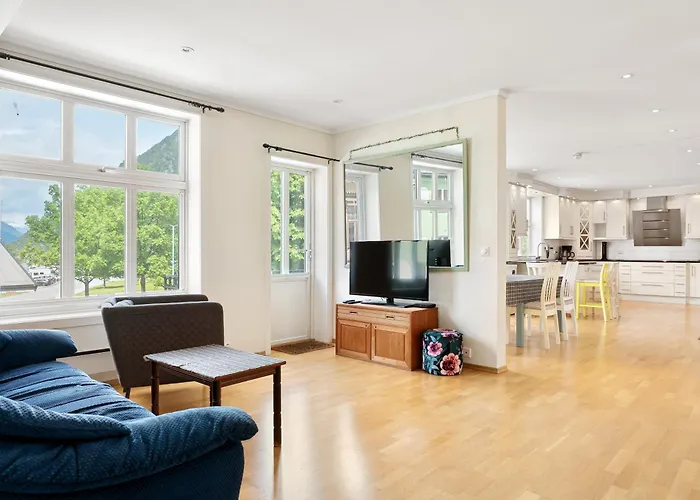 4-bedroom With Balcony Apartman